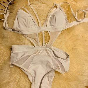 White bathensuit. No brand size M